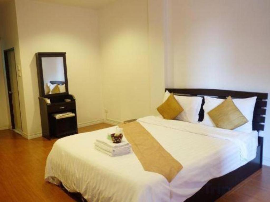 Oyo 1089 Baan Boran Hotel Bangkok Luaran gambar