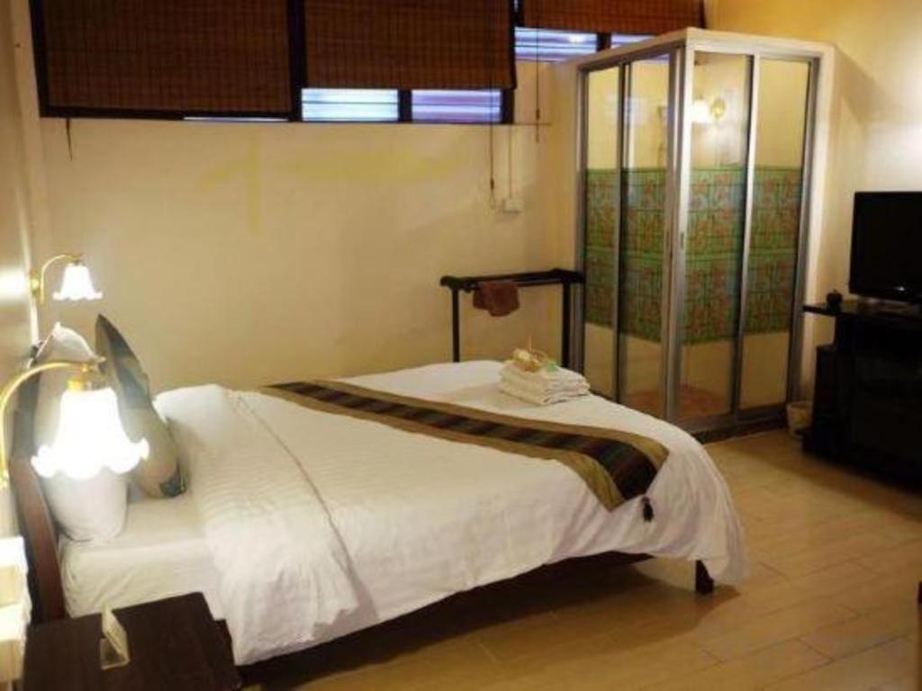 Oyo 1089 Baan Boran Hotel Bangkok Luaran gambar