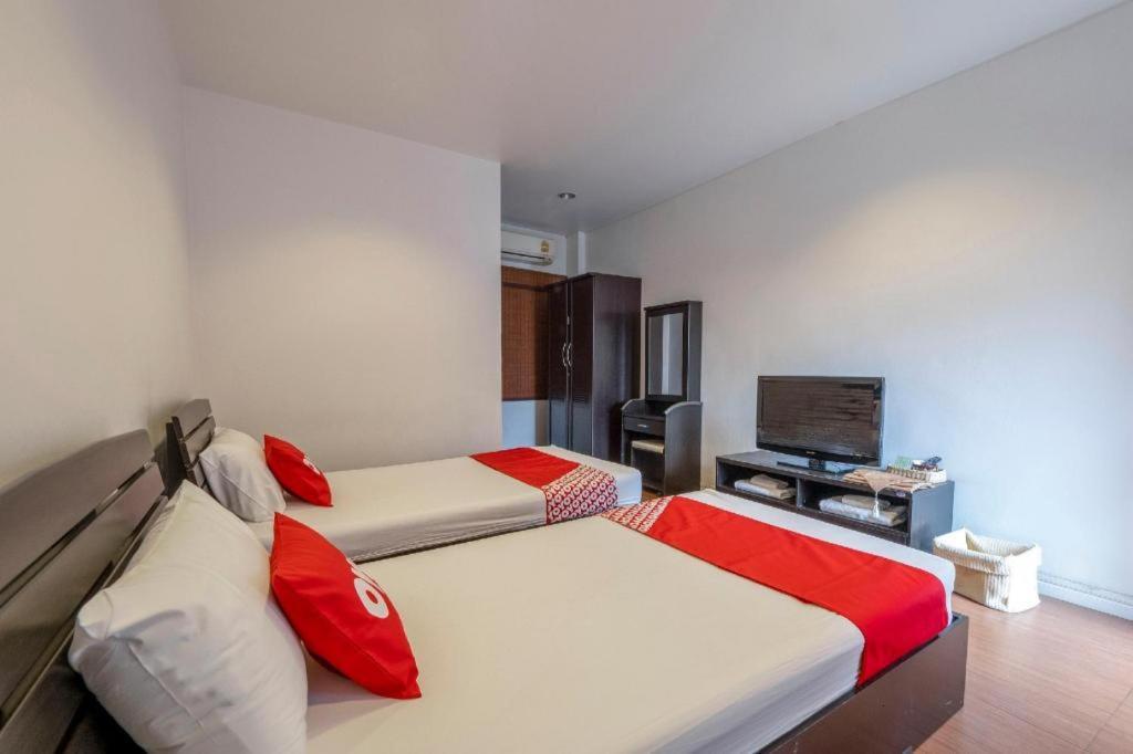 Oyo 1089 Baan Boran Hotel Bangkok Luaran gambar