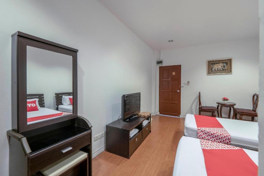 Oyo 1089 Baan Boran Hotel Bangkok Luaran gambar