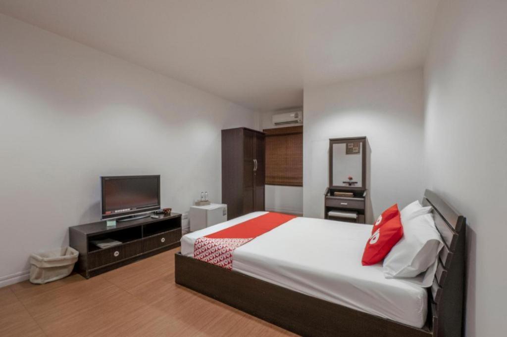 Oyo 1089 Baan Boran Hotel Bangkok Luaran gambar