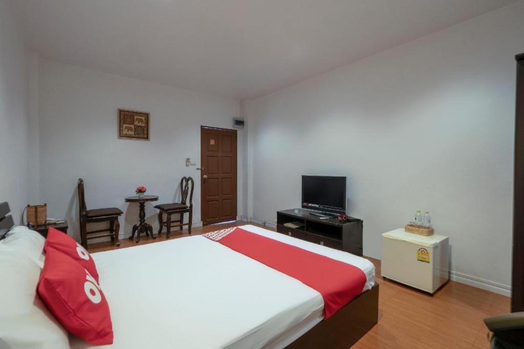Oyo 1089 Baan Boran Hotel Bangkok Luaran gambar