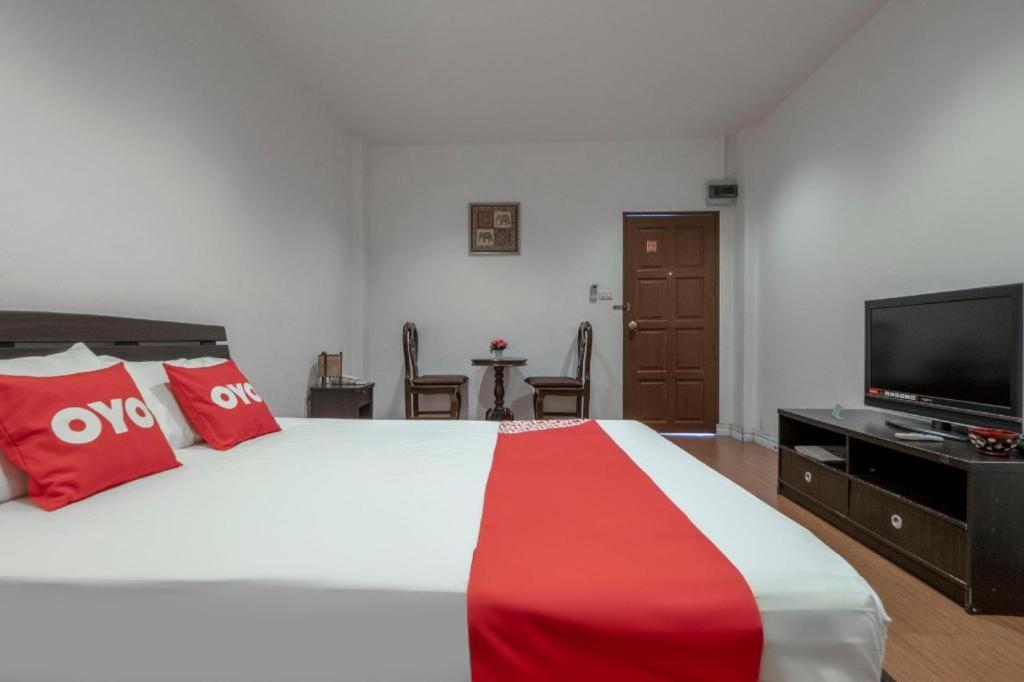 Oyo 1089 Baan Boran Hotel Bangkok Luaran gambar