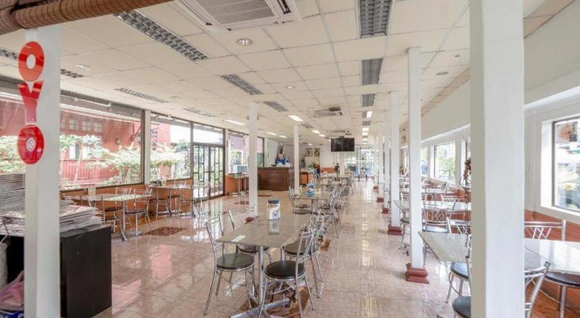 Oyo 1089 Baan Boran Hotel Bangkok Luaran gambar