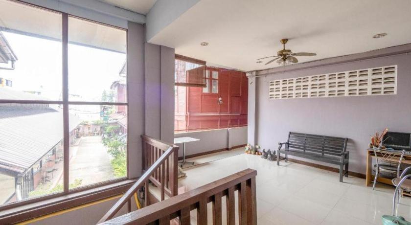 Oyo 1089 Baan Boran Hotel Bangkok Luaran gambar